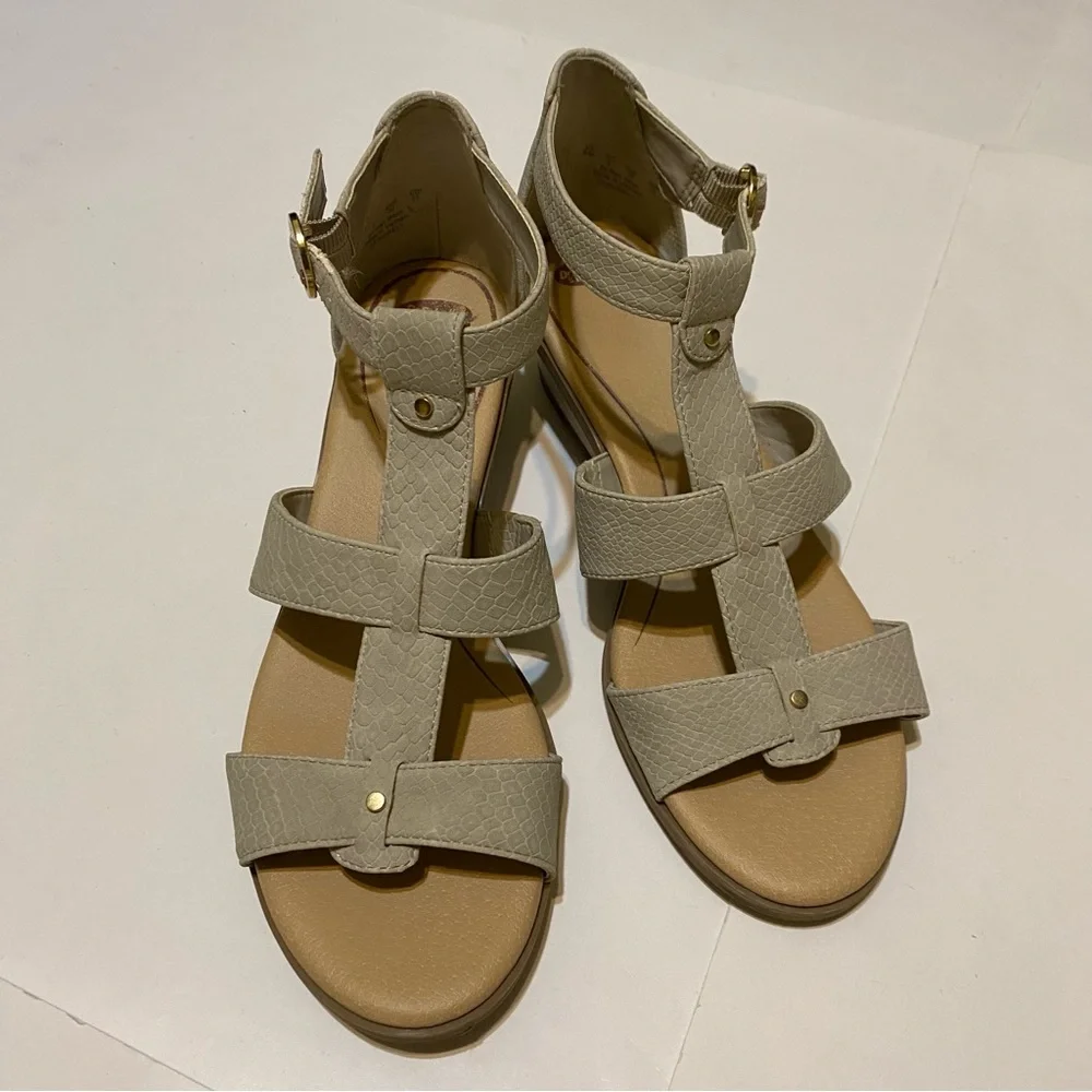 Dr. Scholls beige sandals size 8M